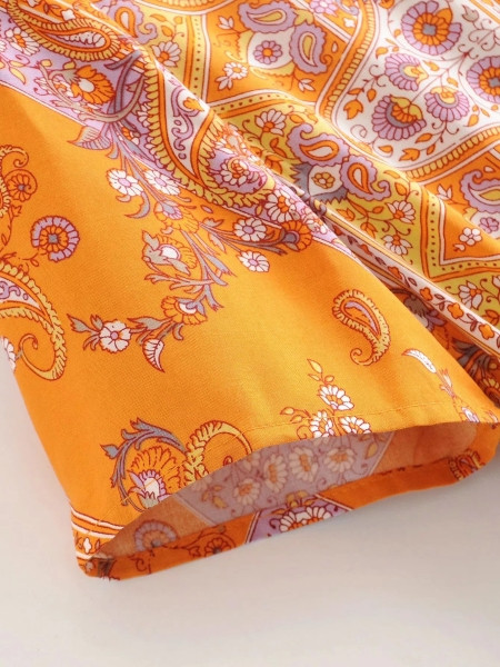 Modern női ruha spitz nyakkivágással, nyakkendővel és rövid ujjúval