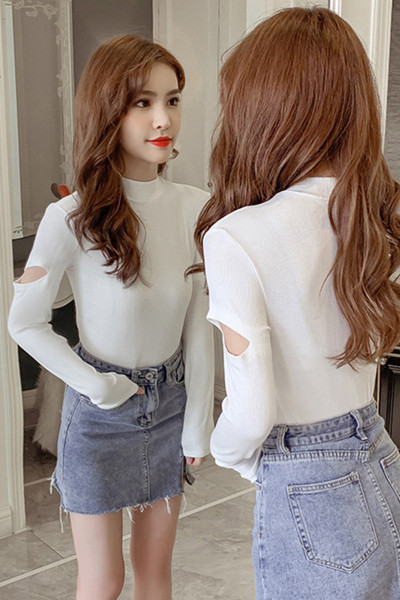 Laisva moteriška palaidinė pusiau aukšta apykakle ir ilgomis rankovėmis