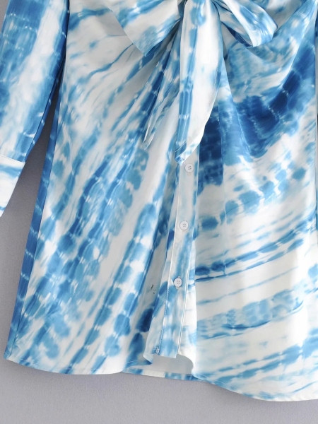 Laisvalaikio moteriška suknelė klasikine apykakle ir ilgomis rankovėmis