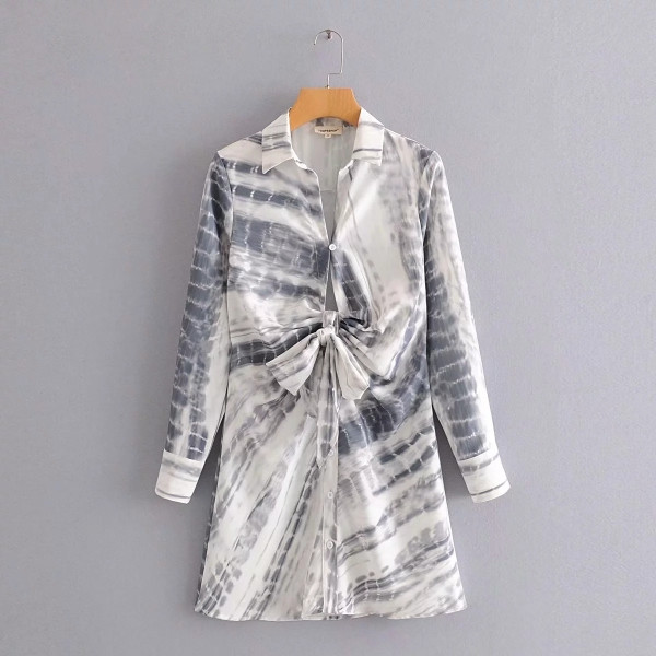 Laisvalaikio moteriška suknelė klasikine apykakle ir ilgomis rankovėmis