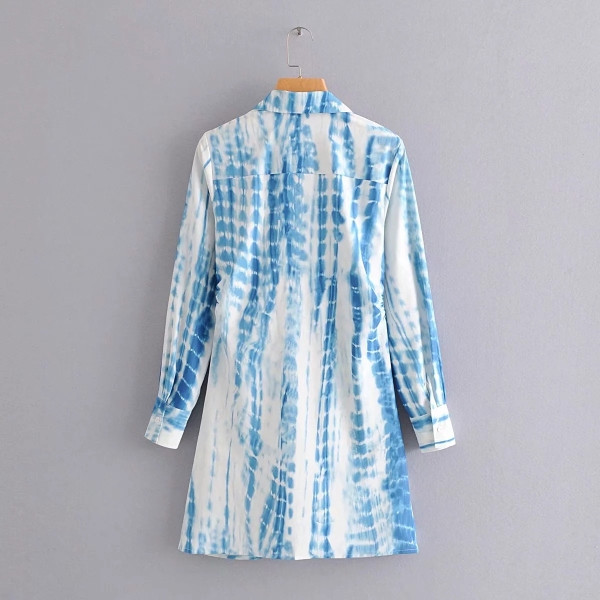 Laisvalaikio moteriška suknelė klasikine apykakle ir ilgomis rankovėmis