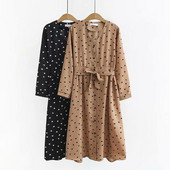 Ikdienas sieviešu kleita ar garām piedurknēm, jostu un dziļu kakla izgriezumu