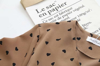 Ikdienas sieviešu kleita ar garām piedurknēm, jostu un dziļu kakla izgriezumu