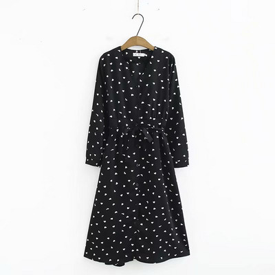 Ikdienas sieviešu kleita ar garām piedurknēm, jostu un dziļu kakla izgriezumu