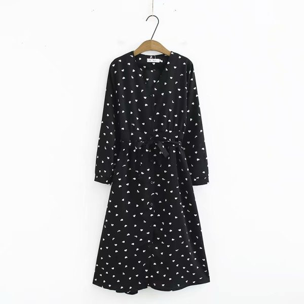 Ikdienas sieviešu kleita ar garām piedurknēm, jostu un dziļu kakla izgriezumu