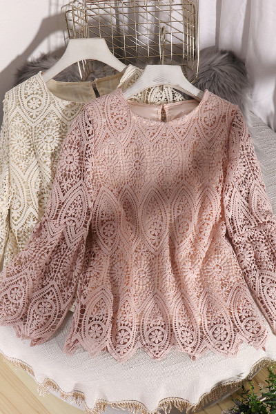 Stiilne pitsist naiste pluus lai mudel ovaalse kaelusega ja pikkade varrukatega