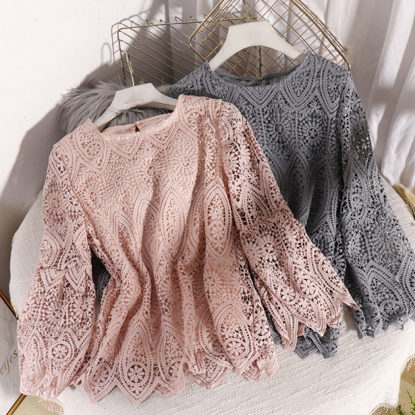 Stiilne pitsist naiste pluus lai mudel ovaalse kaelusega ja pikkade varrukatega