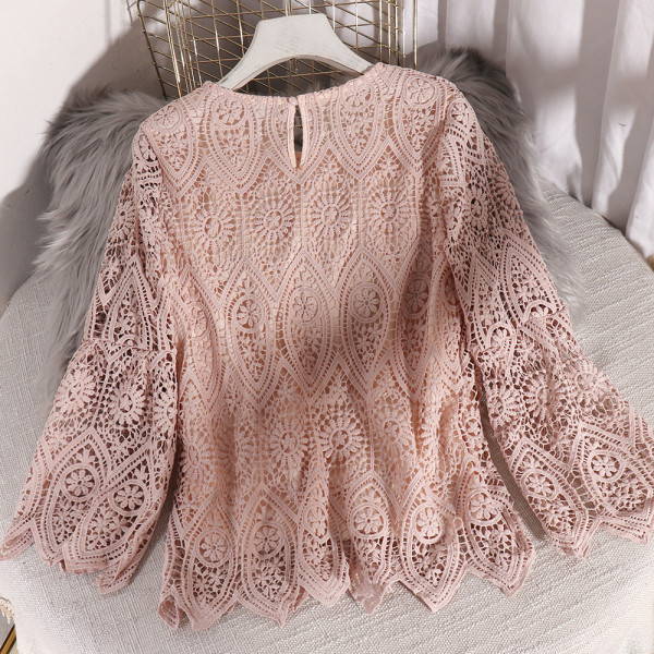 Stiilne pitsist naiste pluus lai mudel ovaalse kaelusega ja pikkade varrukatega