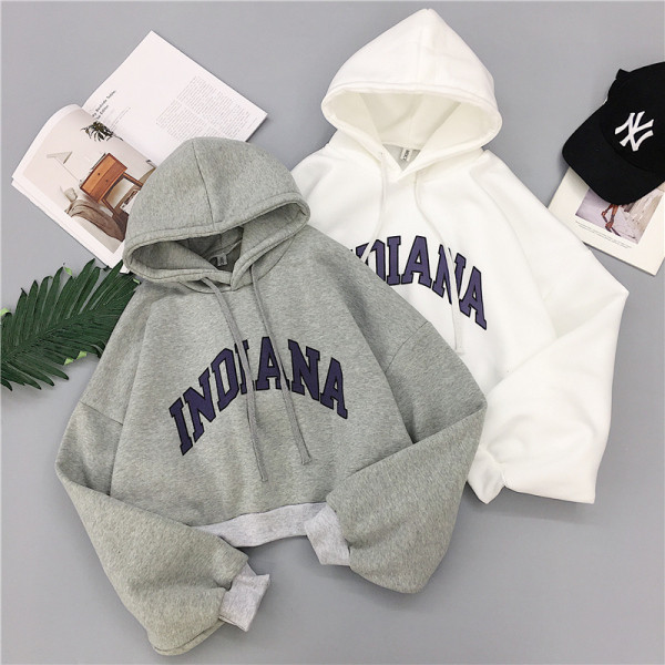 Alkalmi női blúz kapucnival, felirattal