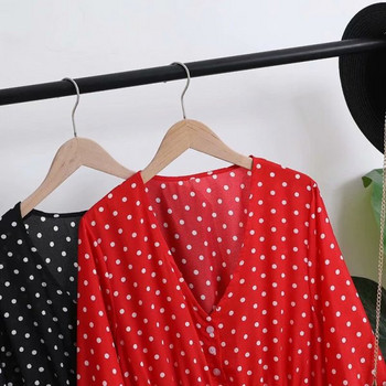 Lezser női pöttyös ruha hosszú ujjal és mély nyakkivágással