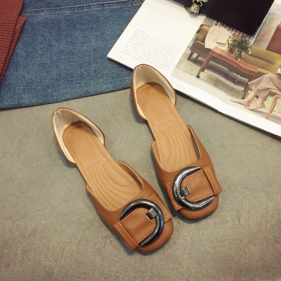 Sieviešu pavasara kurpes ar plakanu zoli un sprādzi