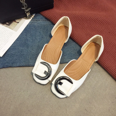 Sieviešu pavasara kurpes ar plakanu zoli un sprādzi