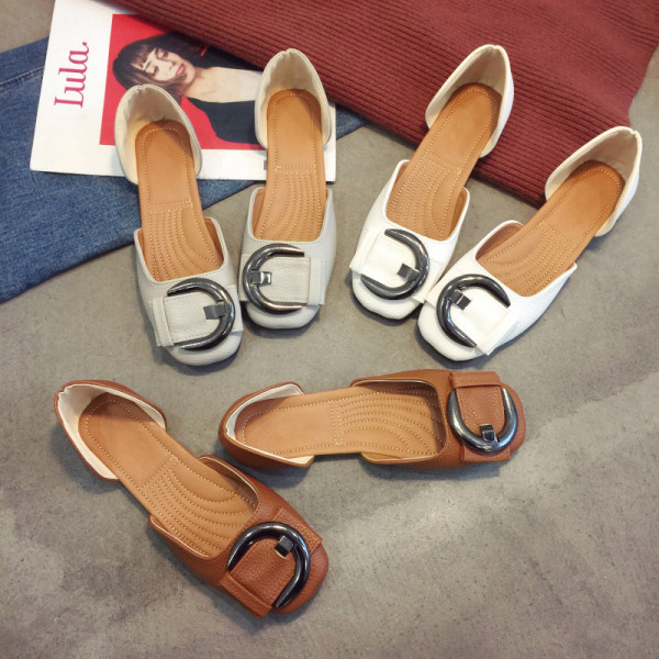 Sieviešu pavasara kurpes ar plakanu zoli un sprādzi