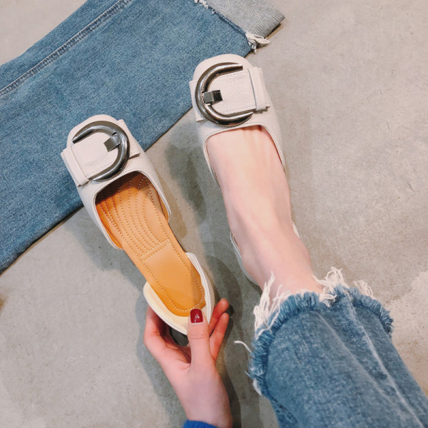 Sieviešu pavasara kurpes ar plakanu zoli un sprādzi