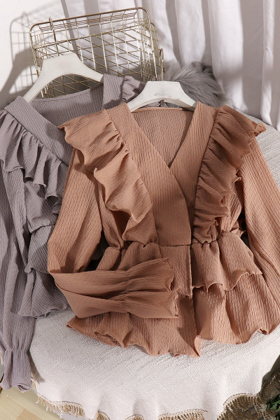 Stilinga moteriška iškirpta palaidinė ilgomis rankovėmis ir V formos iškirpte