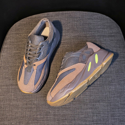 Stilīgas sieviešu kedas ar augstām krāsainām zolēm