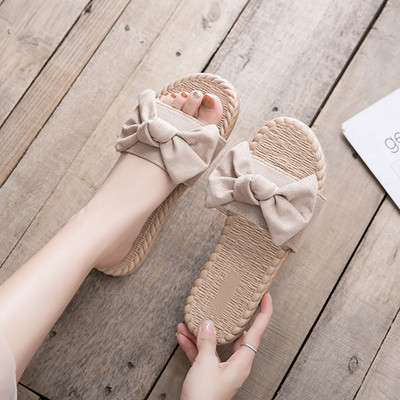 Sieviešu ikdienas čības ar plakanu zoli ar lenti no eko zamšādas