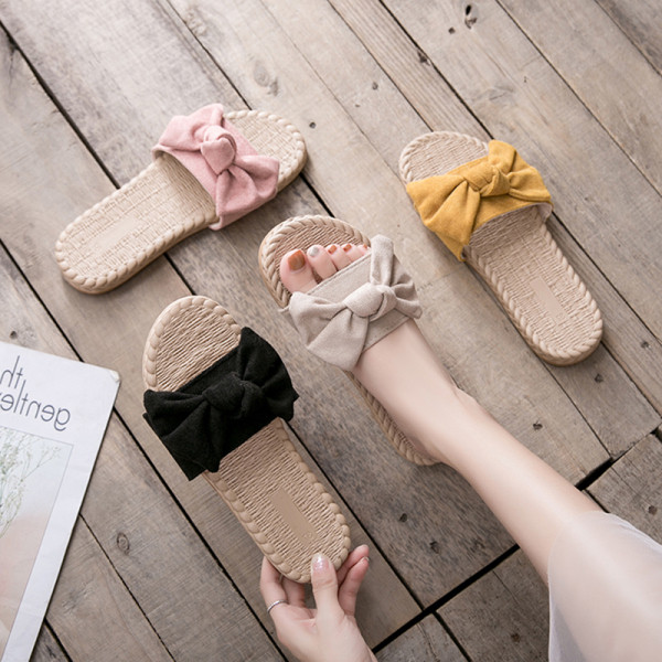 Sieviešu ikdienas čības ar plakanu zoli ar lenti no eko zamšādas