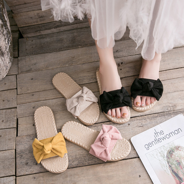 Sieviešu ikdienas čības ar plakanu zoli ar lenti no eko zamšādas