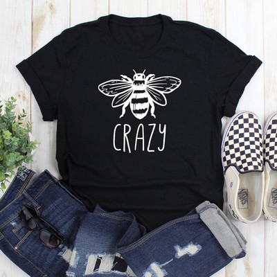 Sieviešu t-krekls ar aplikāciju un īsām piedurknēm