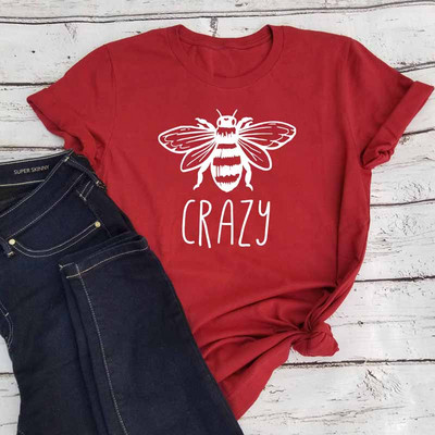 Sieviešu t-krekls ar aplikāciju un īsām piedurknēm