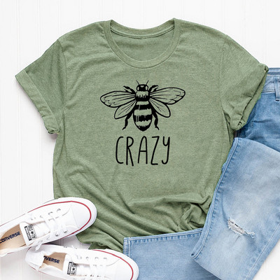 Sieviešu t-krekls ar aplikāciju un īsām piedurknēm