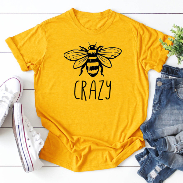 Sieviešu t-krekls ar aplikāciju un īsām piedurknēm