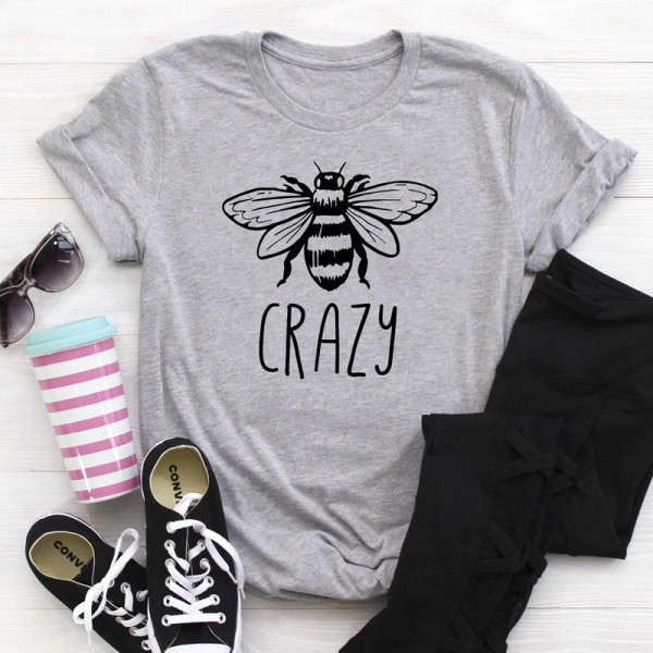 Sieviešu t-krekls ar aplikāciju un īsām piedurknēm