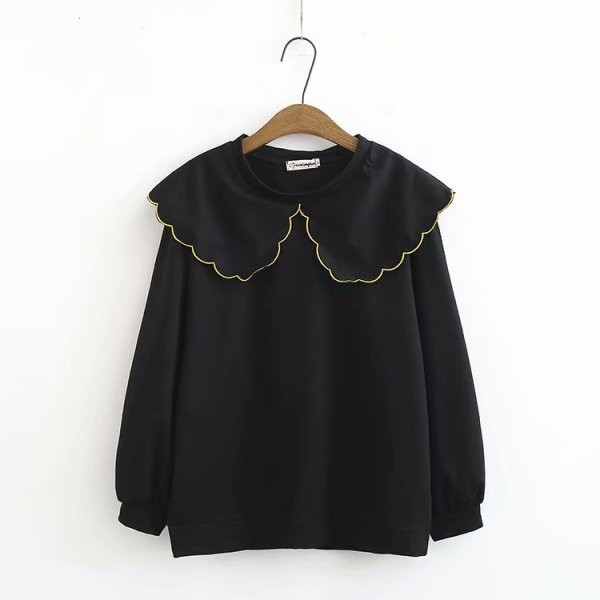 Moderna sieviešu blūze ar garām piedurknēm un ovālu kakla izgriezumu