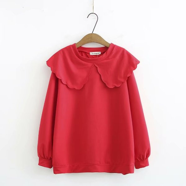 Moderna sieviešu blūze ar garām piedurknēm un ovālu kakla izgriezumu