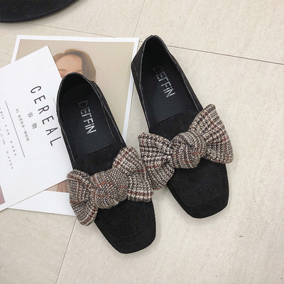 Moteriški modernūs batai su kaspinu