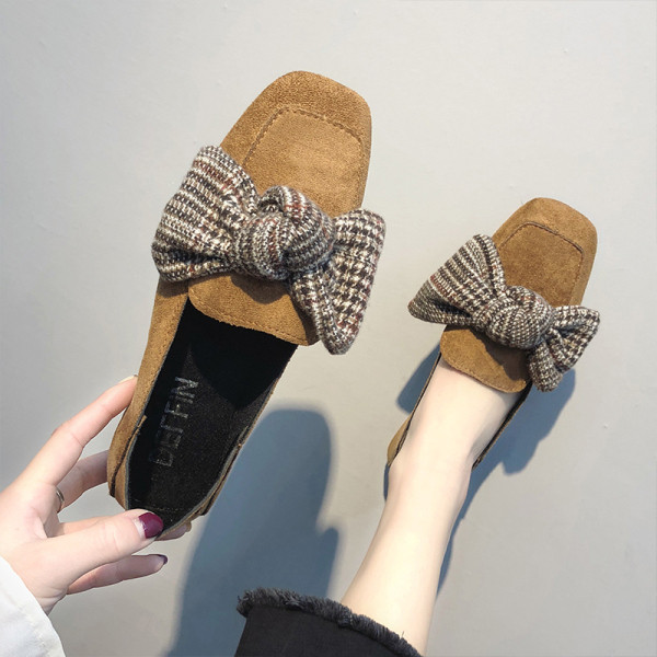 Moteriški modernūs batai su kaspinu