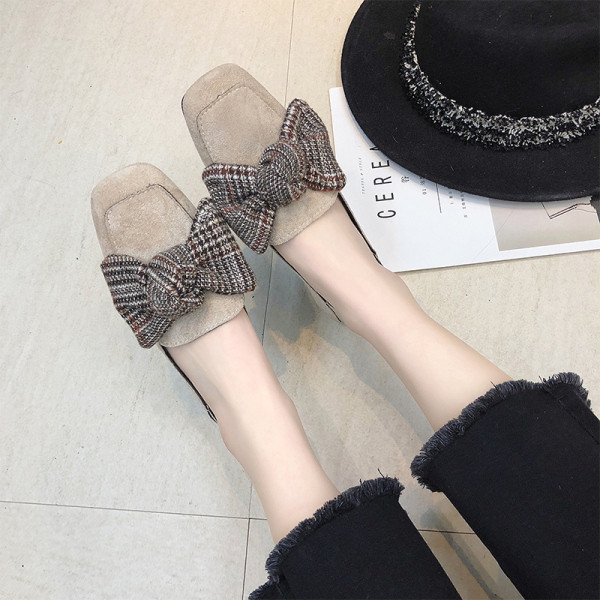 Moteriški modernūs batai su kaspinu