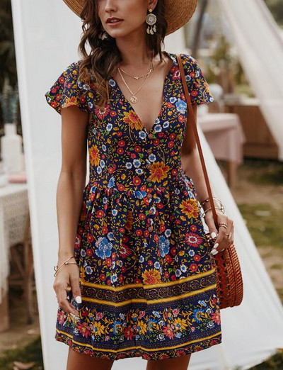 Krāsaina sieviešu kleita ar īsām piedurknēm un špica kakla izgriezumu