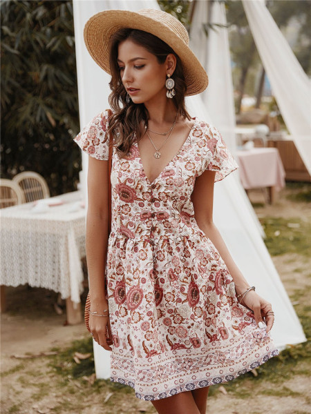 Krāsaina sieviešu kleita ar īsām piedurknēm un špica kakla izgriezumu