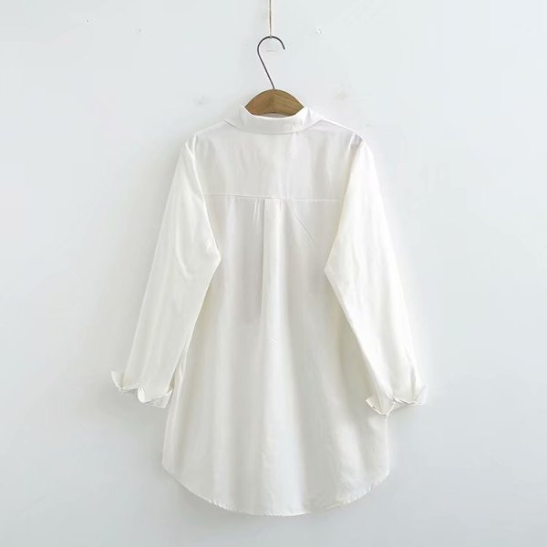 Neformāls sieviešu plats krekls ar garām piedurknēm un izšuvumiem