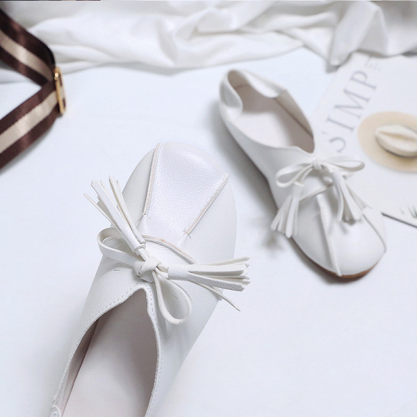 Jauns ikdienas eko-ādas mokasīnu modelis ar mežģīnēm