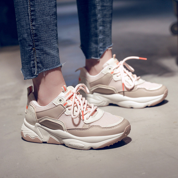 Pavasara sieviešu kedas ar augstām zolēm un šņorēm