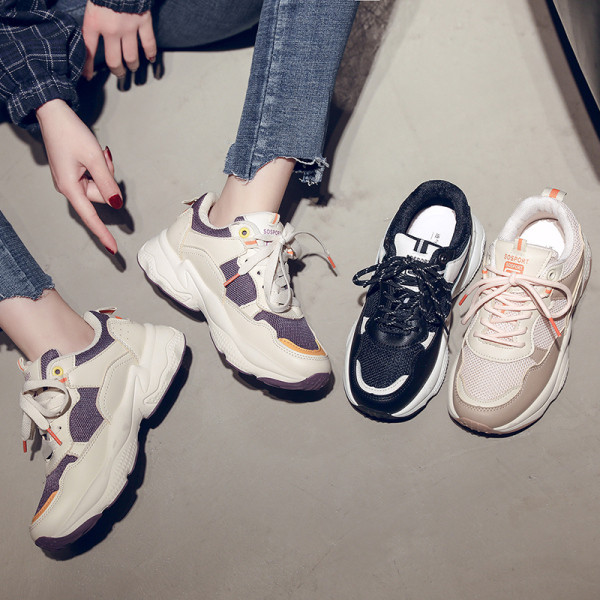 Pavasara sieviešu kedas ar augstām zolēm un šņorēm