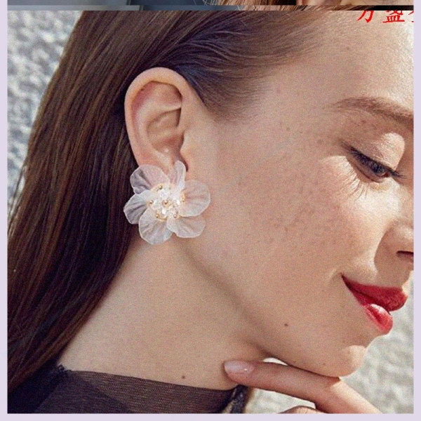 Virág alakú női fülbevaló