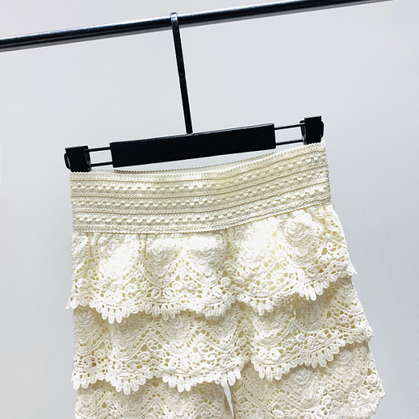 Naiste lühikesed kõrge vöökohaga pitspüksid