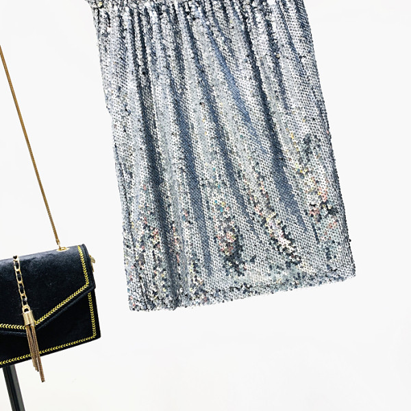 Naujo modelio moteriškas trumpas sijonas su blizgučiais