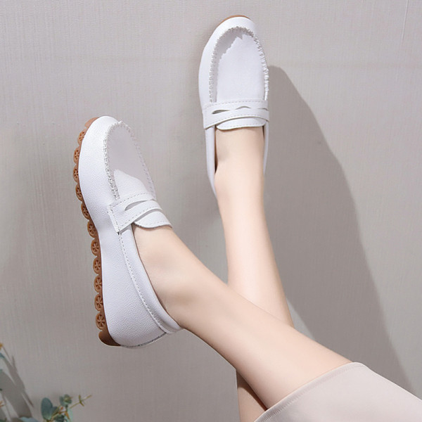 Sieviešu ikdienas mokasīni no mākslīgās ādas ar plakanu zoli