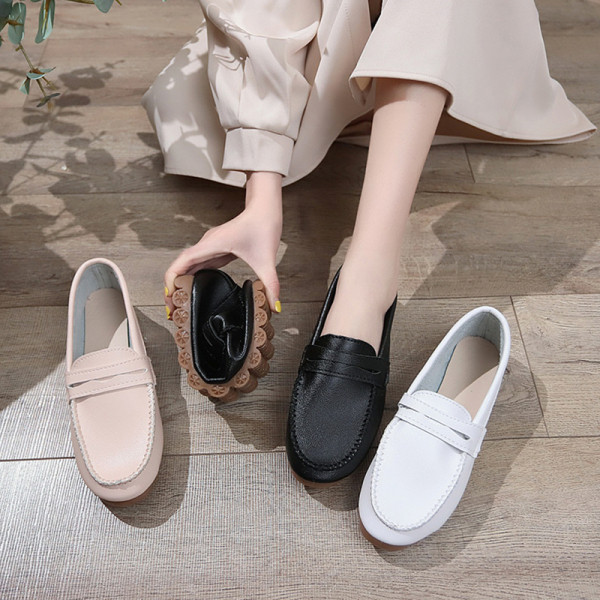 Sieviešu ikdienas mokasīni no mākslīgās ādas ar plakanu zoli