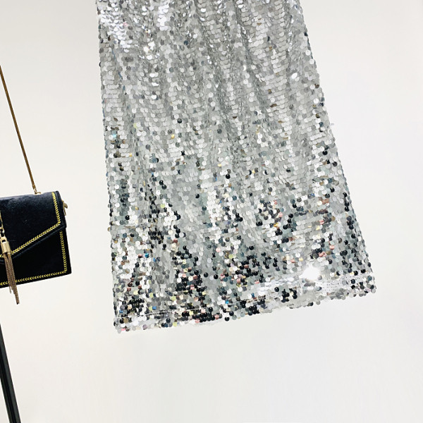 Naujo modelio moteriškas sijonas aukštu juosmeniu ir blizgučiais