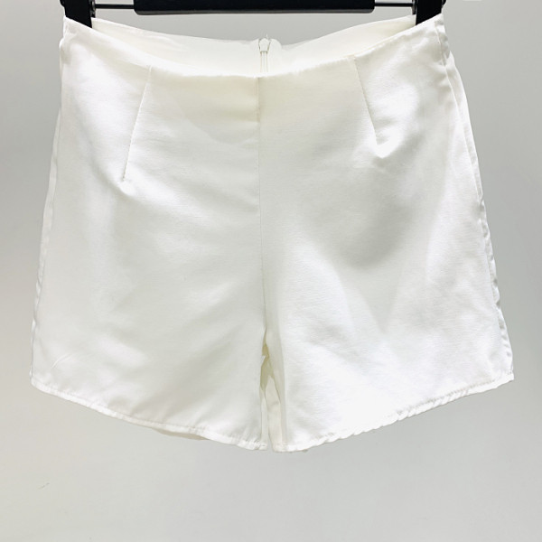 Pantaloni scurți moderni de damă cu talie înaltă potriviti pentru primăvară și vară