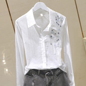 Alkalmi női ing klasszikus gallérral és hímzéssel