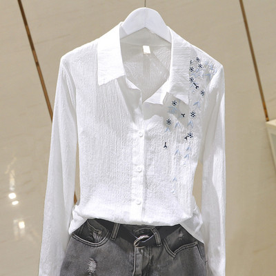 Alkalmi női ing klasszikus gallérral és hímzéssel