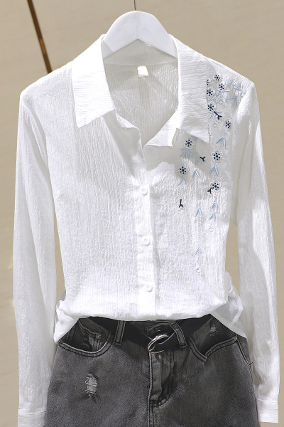 Alkalmi női ing klasszikus gallérral és hímzéssel