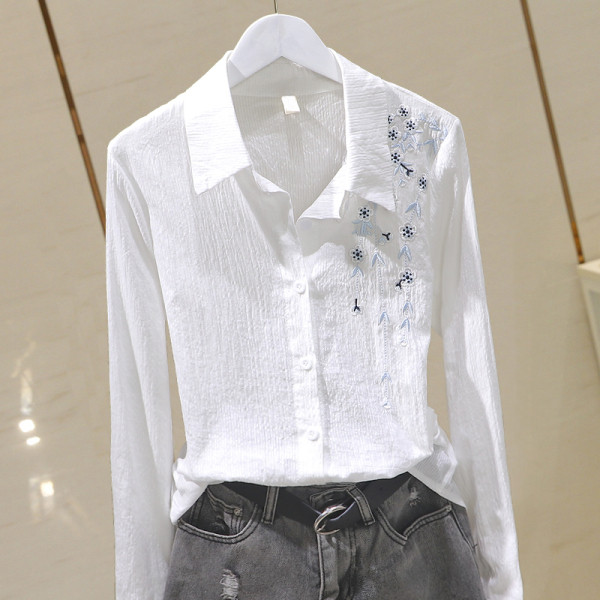 Alkalmi női ing klasszikus gallérral és hímzéssel